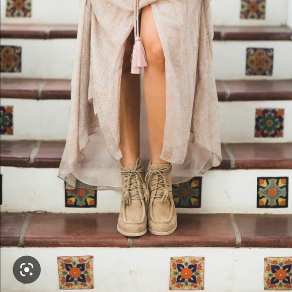 Stuart Weitzman Wallawalla suede ankle boots olive - Picture 10 of 12